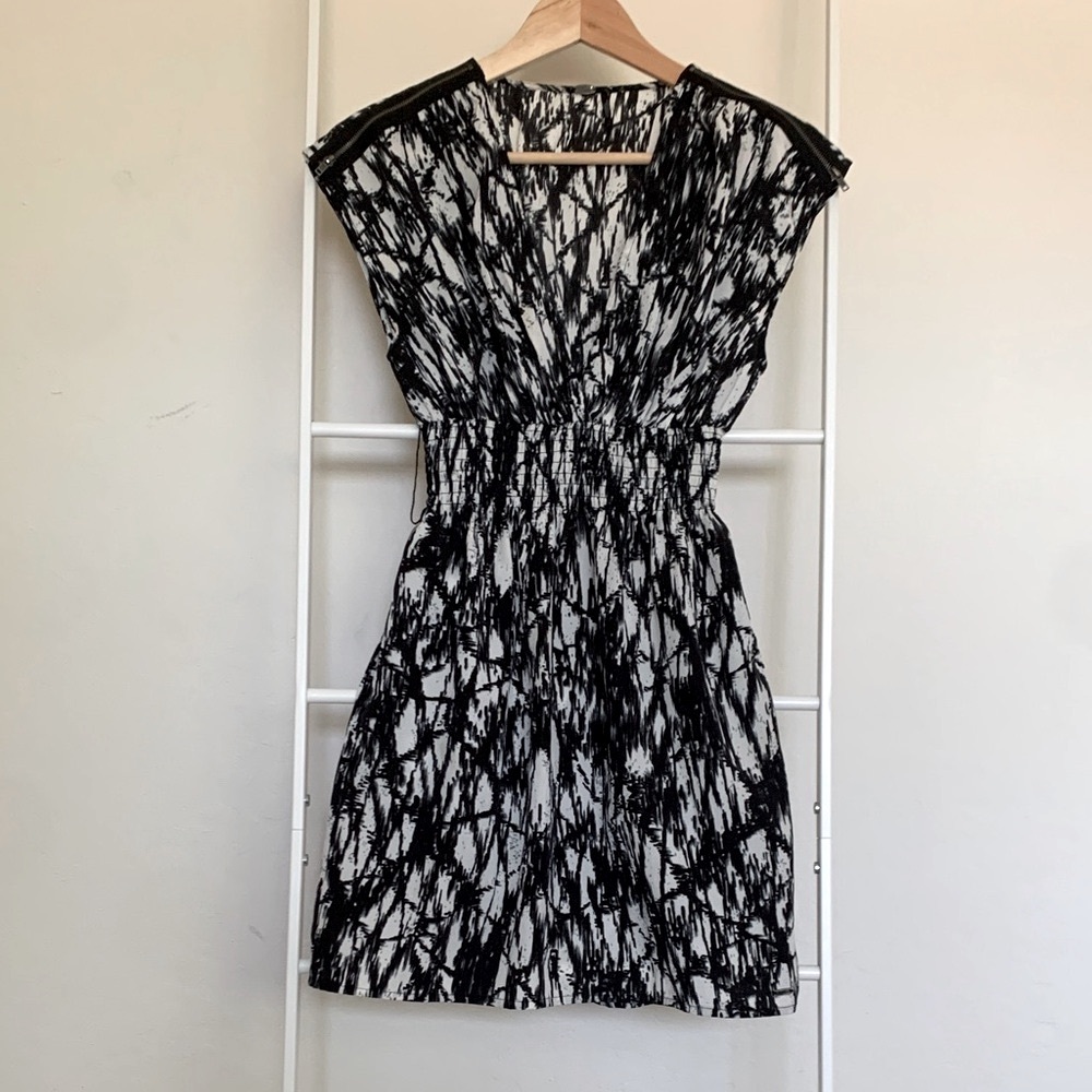 Guess Monochrome Patterned Mini Dress
